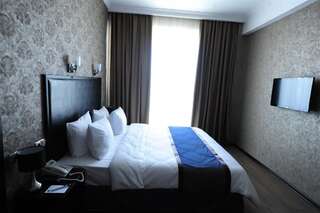 Отель Best Western Tbilisi Art Hotel Тбилиси Номер Делюкс с кроватью размера «king-size»-3